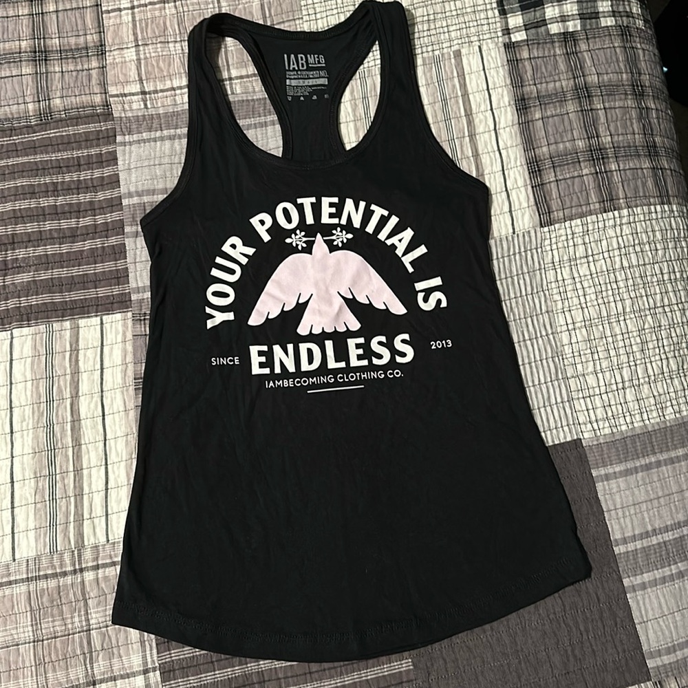 IAB workout tank top size small new